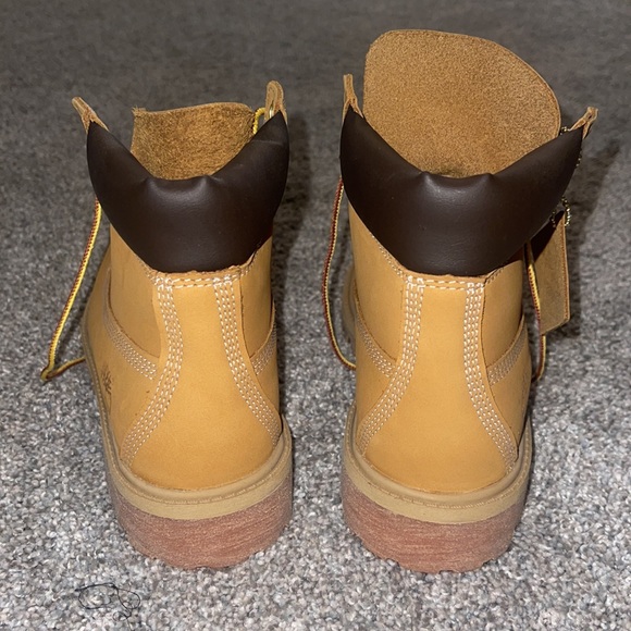 Timberland Classic Boot - Picture 3 of 4